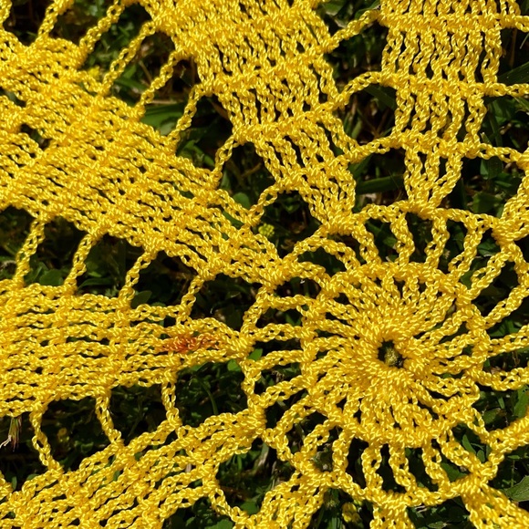 Crochet table cloth - Picture 4 of 7